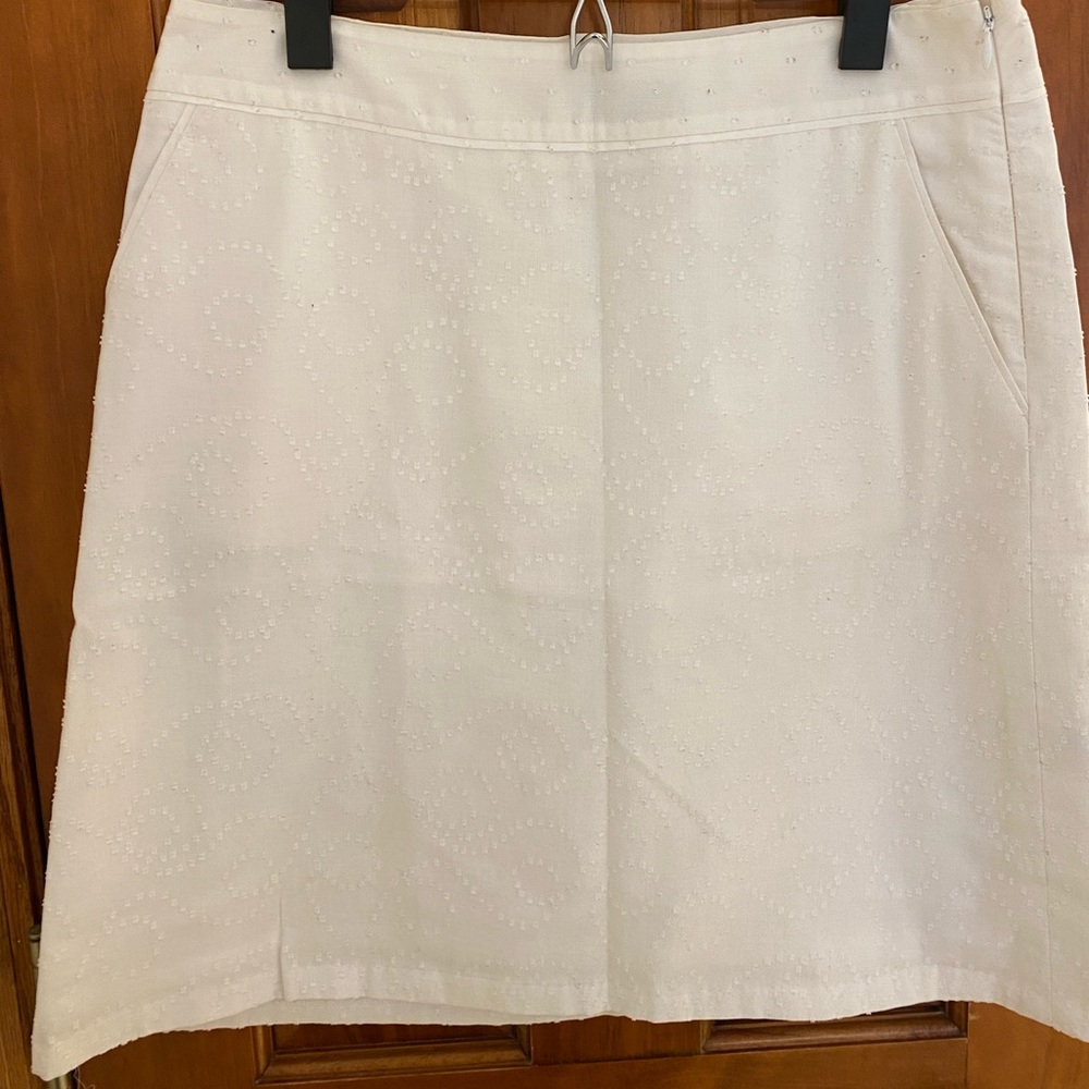 The Limited, white skirt with pockets. Size small.